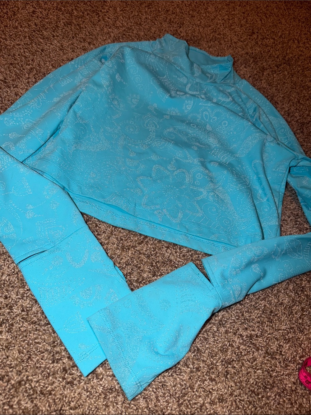 Outsells cropped long split sleeve mock neck workout top (L) like new